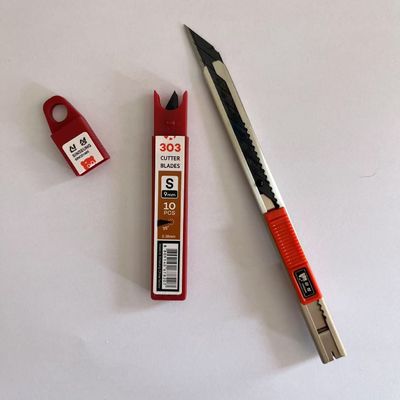 주문 0.38mm 두꺼운 9mm 절단 블레이드 절단 성능을 위해 SK2 고 탄소 강철으로 만들어졌습니다. 온라인 제조