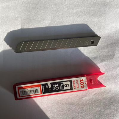 SK2 고탄소강 및 60도 절삭각을 가진 12 분할 9mm 커터 칼날