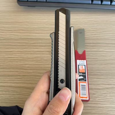 14 세그먼트 다재다능한 18mm 스냅 오프 블레이드 대량 SK2 고탄소 강철