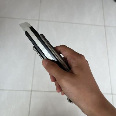 검은 손잡이 빨간 꼬리 18mm 건조 벽용 칼 알루미늄 SK2 블레이드 다재다능
